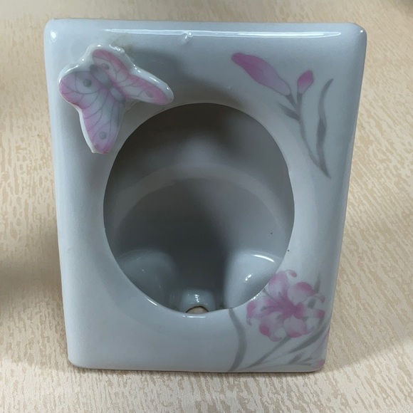 Vintage Floral Ceramic Vase and Frames Butterflies and Flowers - Picture 15 of 16
